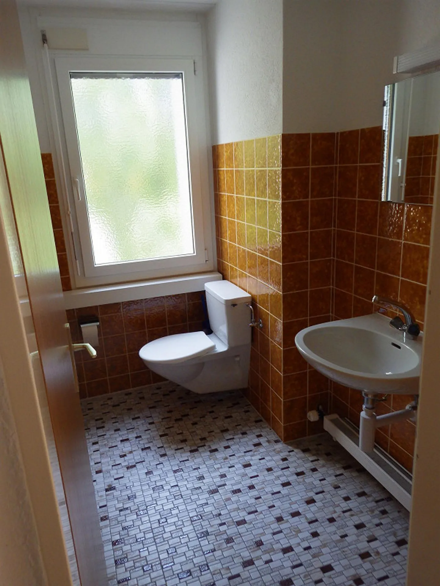 Spacious Living in the Lacuna Quarter - No Building Lease - Photo 8 of 11