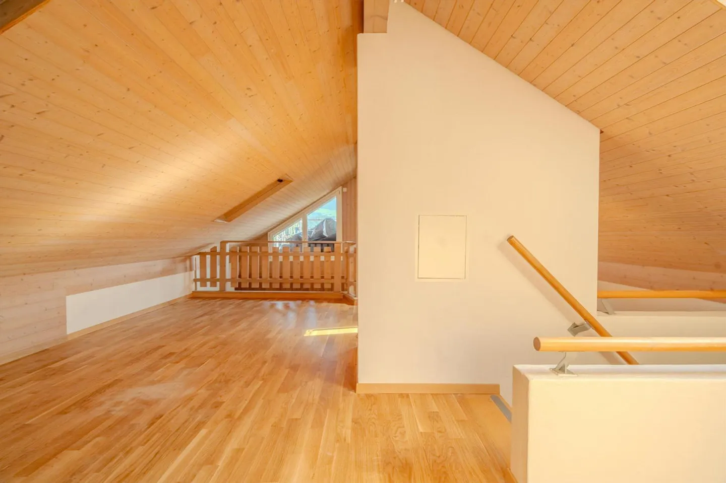 Modernisierte 5.5-Zimmerdachwohnung in Sarnen - Foto 7 von 11