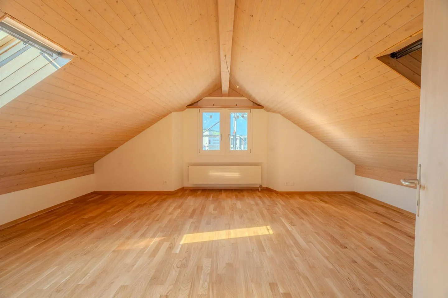 Modernisierte 5.5-Zimmerdachwohnung in Sarnen - Foto 8 von 11