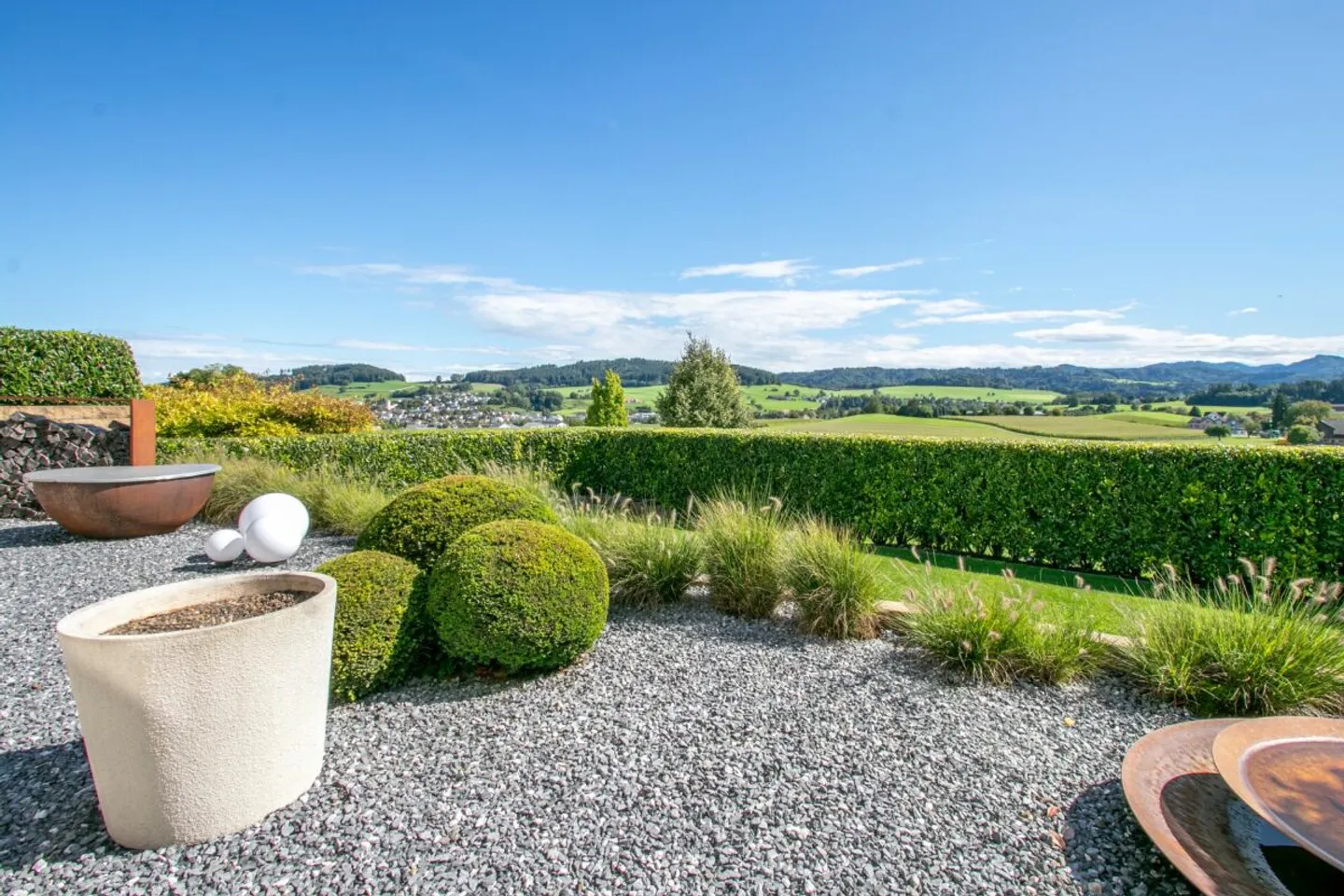 Maison individuelle exclusive de 5,5 pièces avec piscine et vue imprenable - Photo 21 sur 24