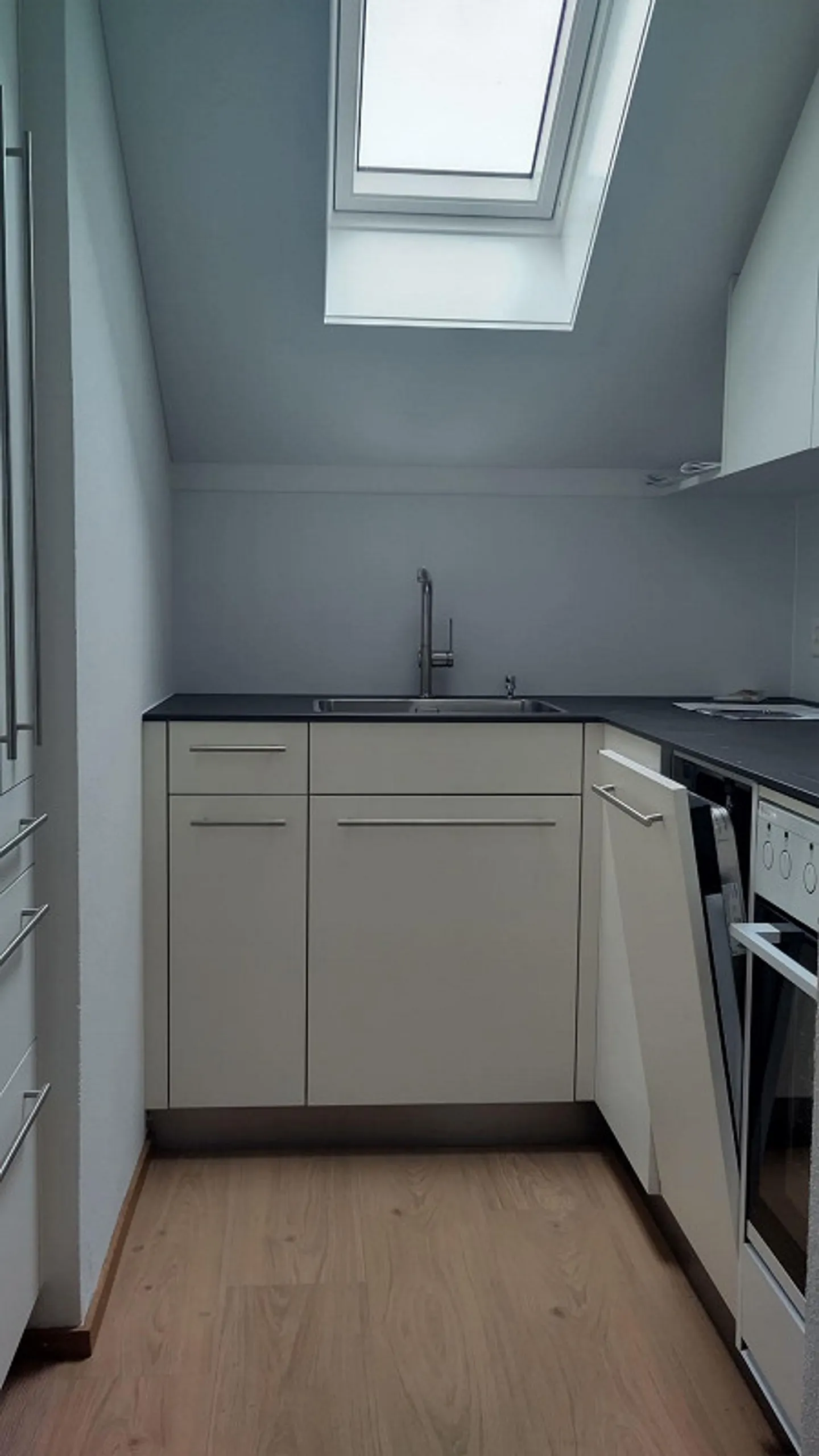 Appartement en penthouse de 2 pièces fraîchement rénové - Photo 1 sur 7