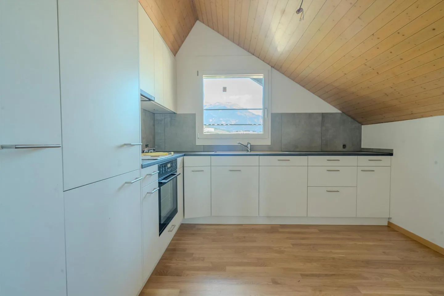 Modernisierte 5.5-Zimmerdachwohnung in Sarnen - Foto 10 von 11