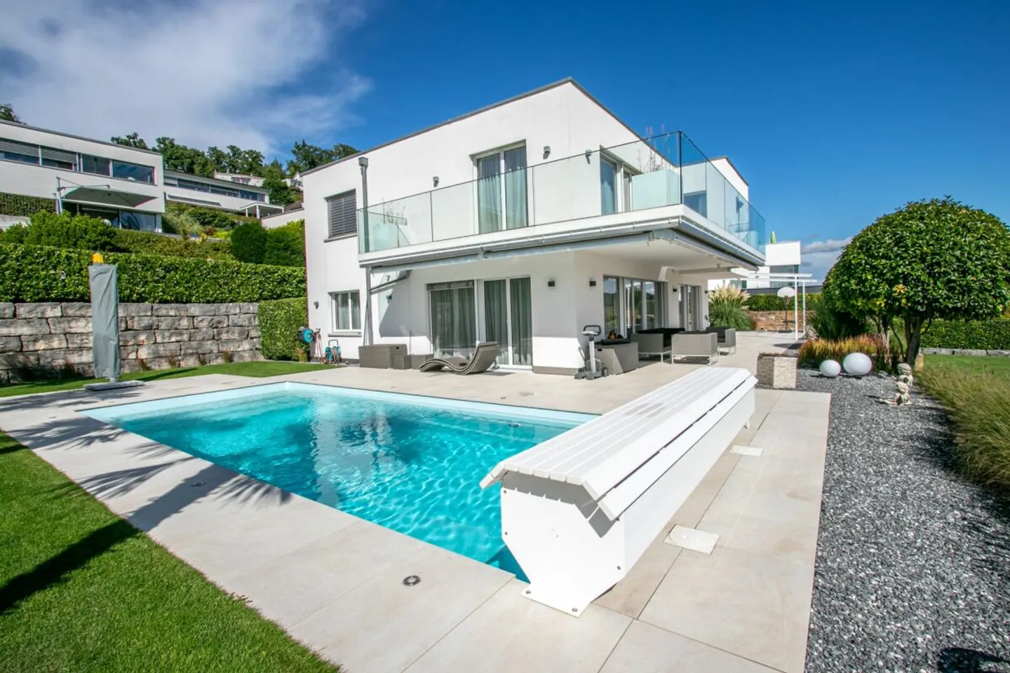 Maison individuelle exclusive de 5,5 pièces avec piscine et vue imprenable - Photo 22 sur 24