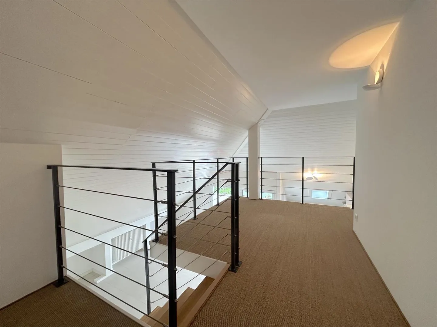 Attic with 3 rooms, 91m2 living space, quiet and with unobstructed view - Photo 7 of 9