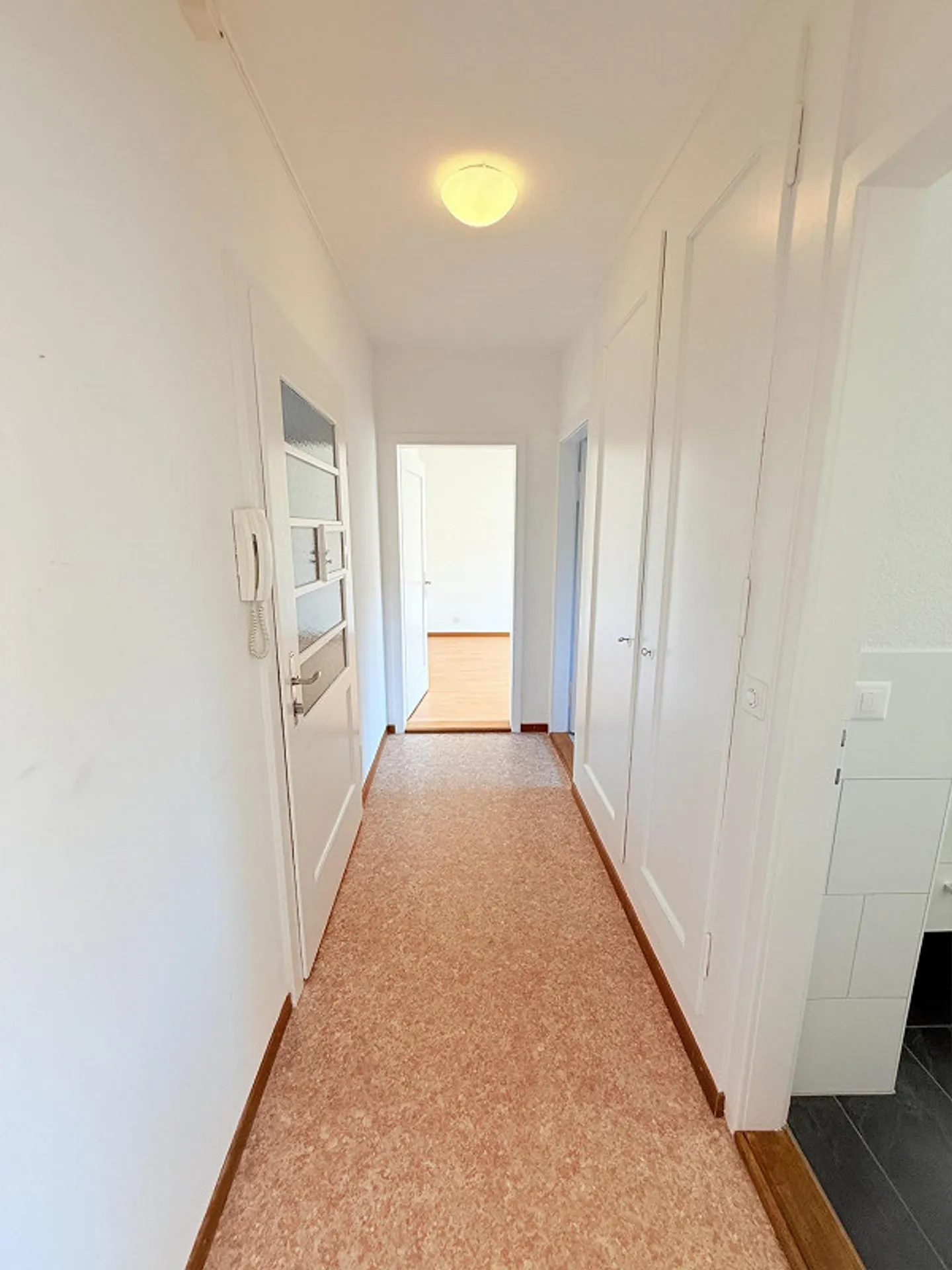 Accogliente appartamento con 2 camere a Berna con balcone - Foto 7 di 12