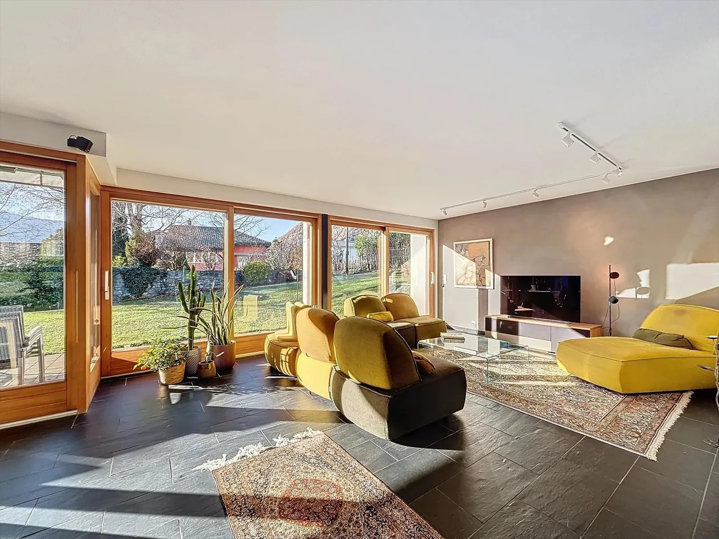 Magnifica villa d'architetto in posizione tranquilla - Foto 2 di 13