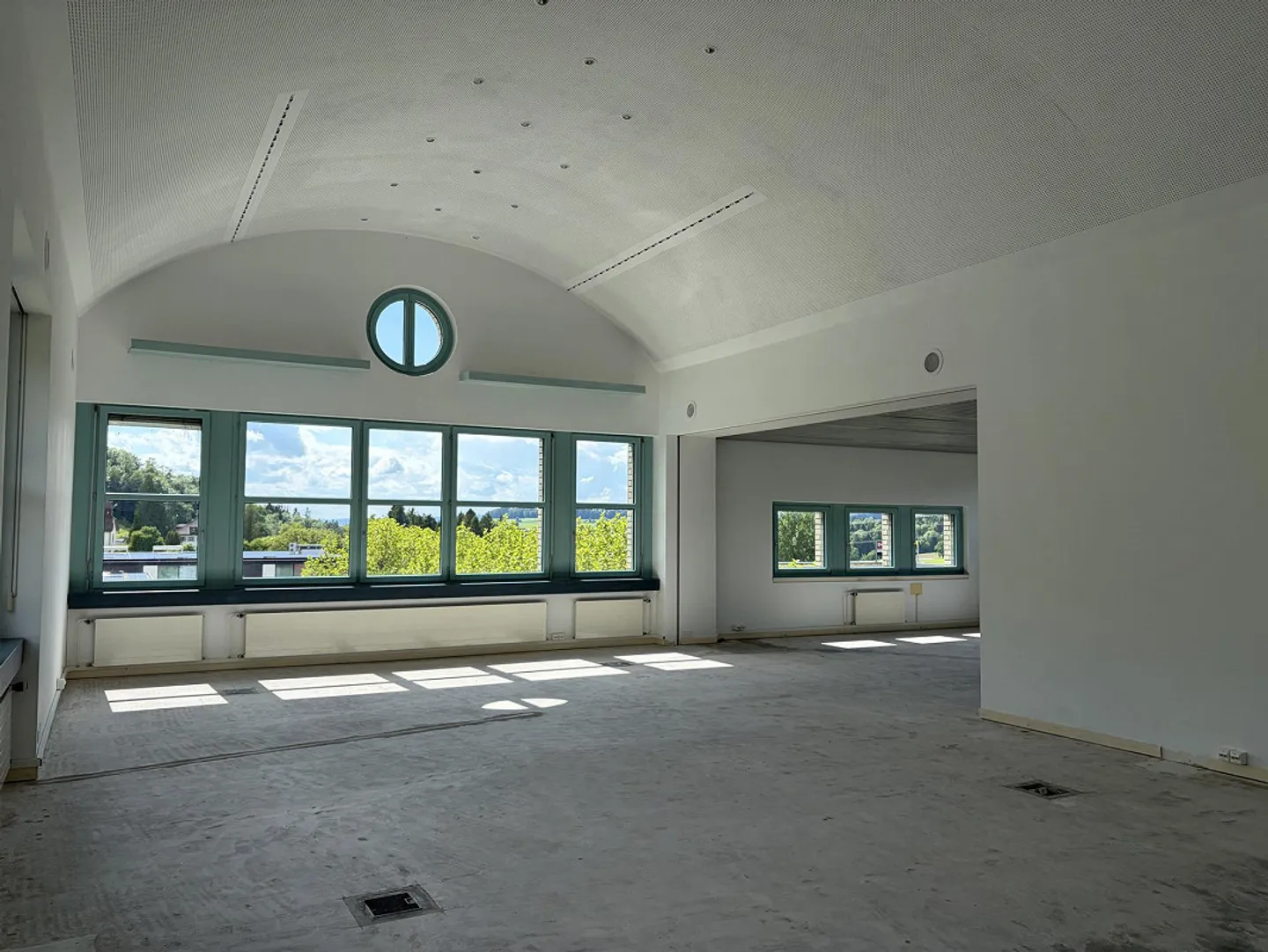Ufficio / Studio / Sala di formazione / Spazio commerciale con cucina in mansarda - Foto 1 di 17