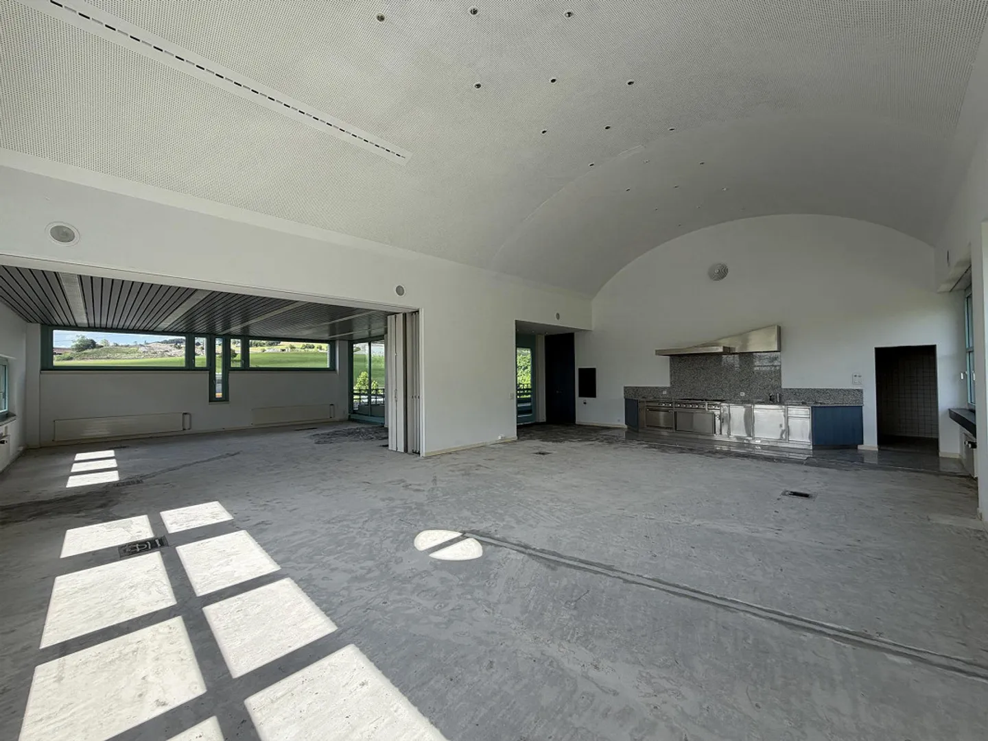 Ufficio / Studio / Sala di formazione / Spazio commerciale con cucina in mansarda - Foto 11 di 17