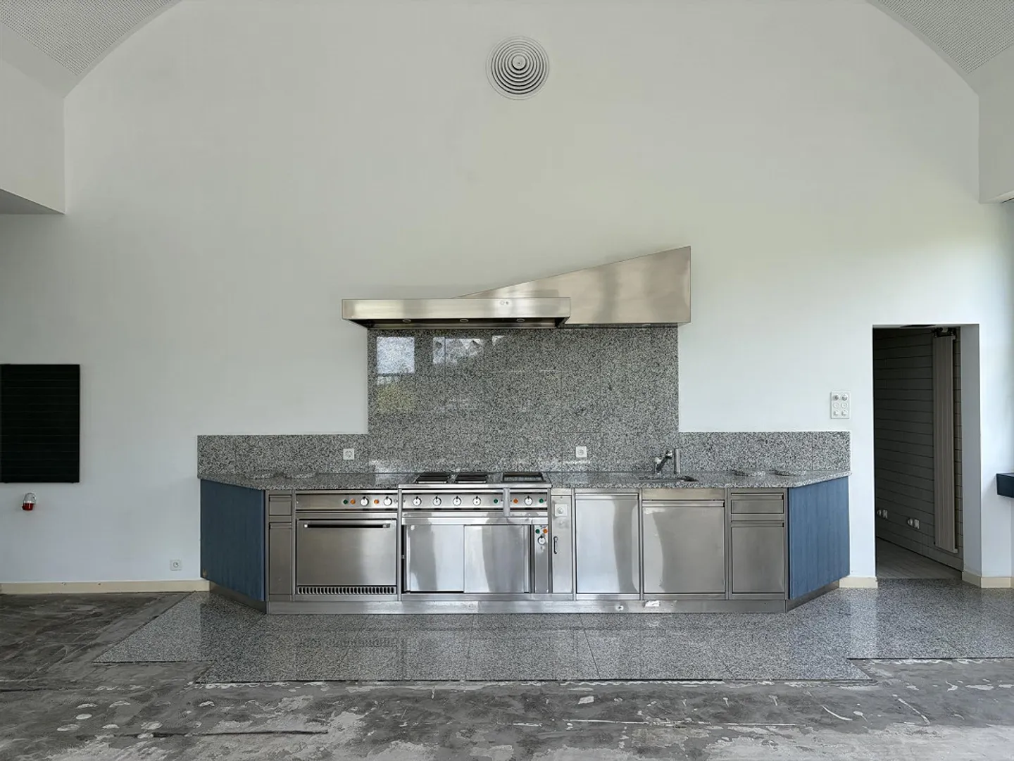 Ufficio / Studio / Sala di formazione / Spazio commerciale con cucina in mansarda - Foto 12 di 17