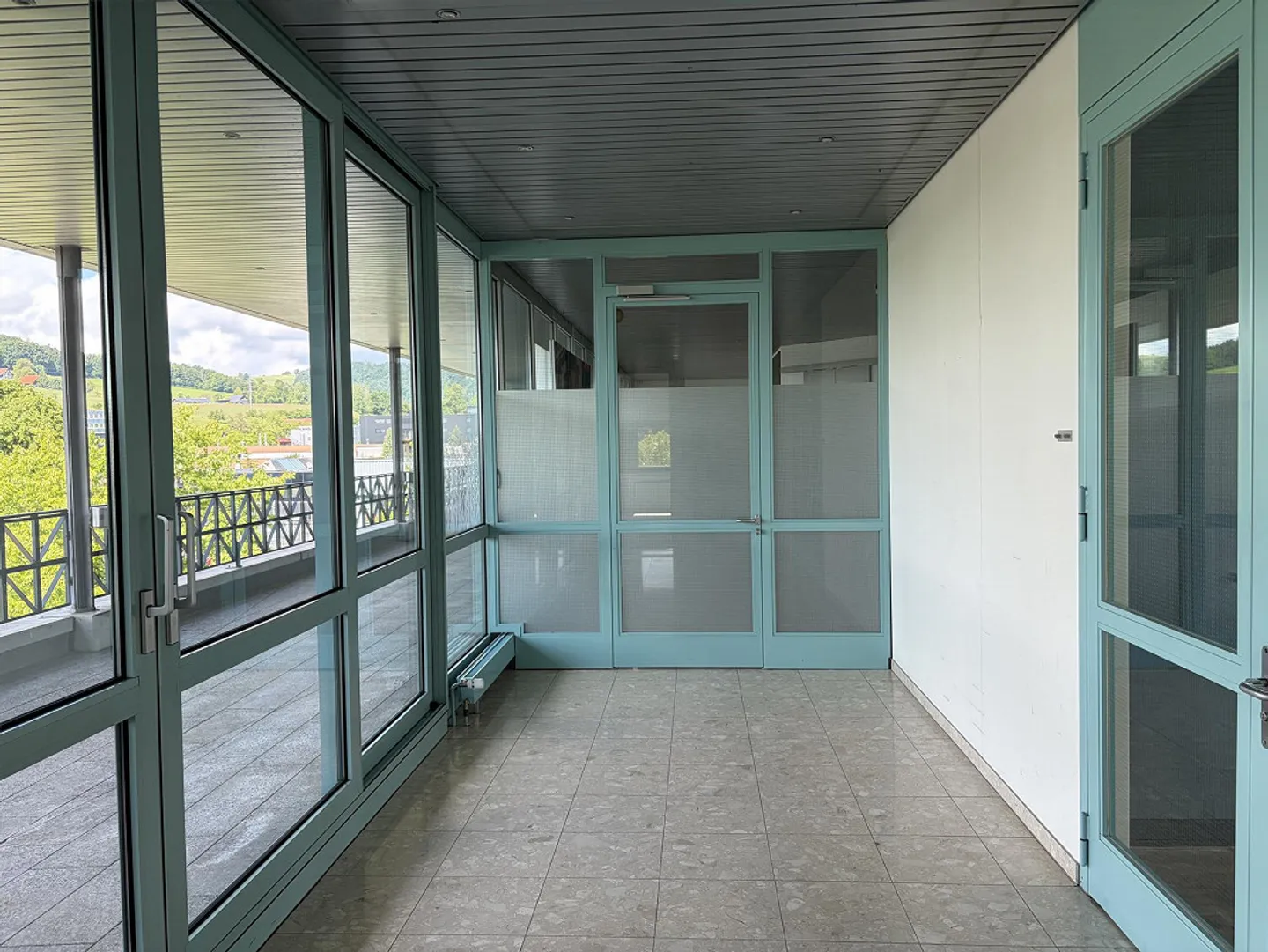 Ufficio / Studio / Sala di formazione / Spazio commerciale con cucina in mansarda - Foto 14 di 17