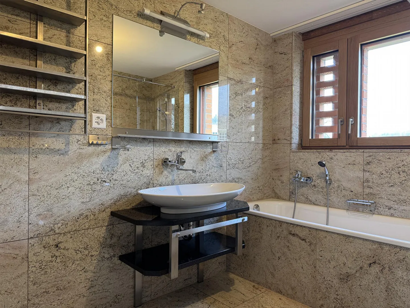 Modern 4.5 room apartment with terrace - Photo 5 of 15