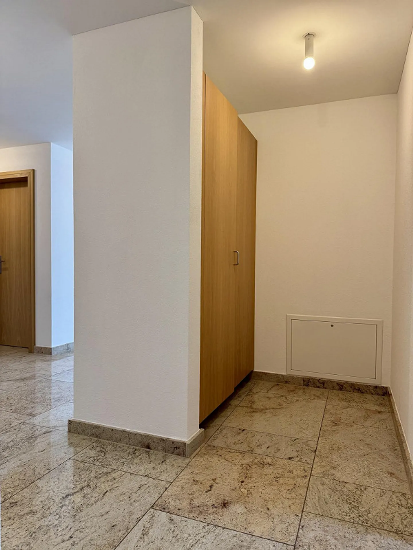 Modern 4.5 room apartment with terrace - Photo 7 of 15