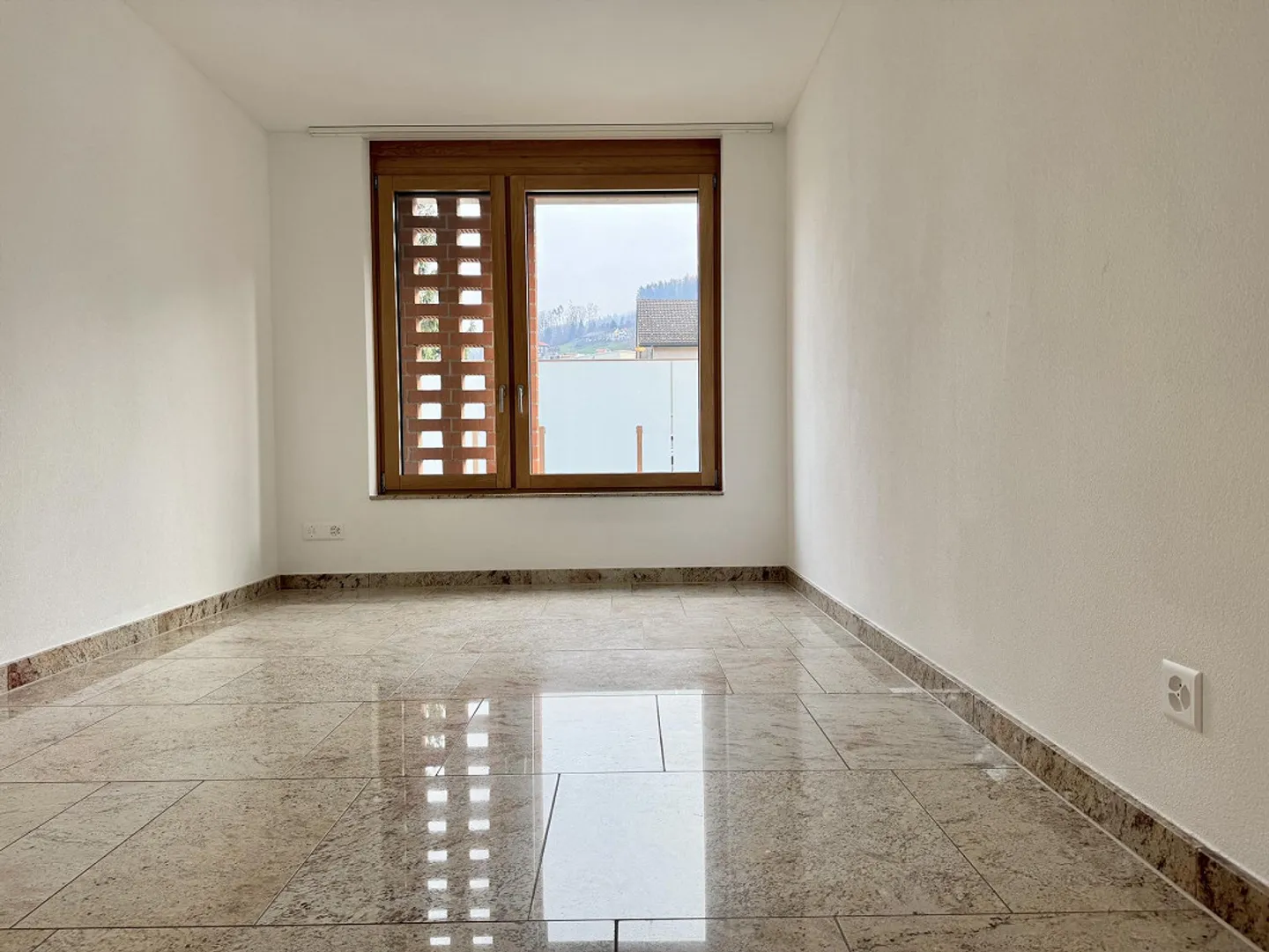 Modern 4.5 room apartment with terrace - Photo 10 of 15