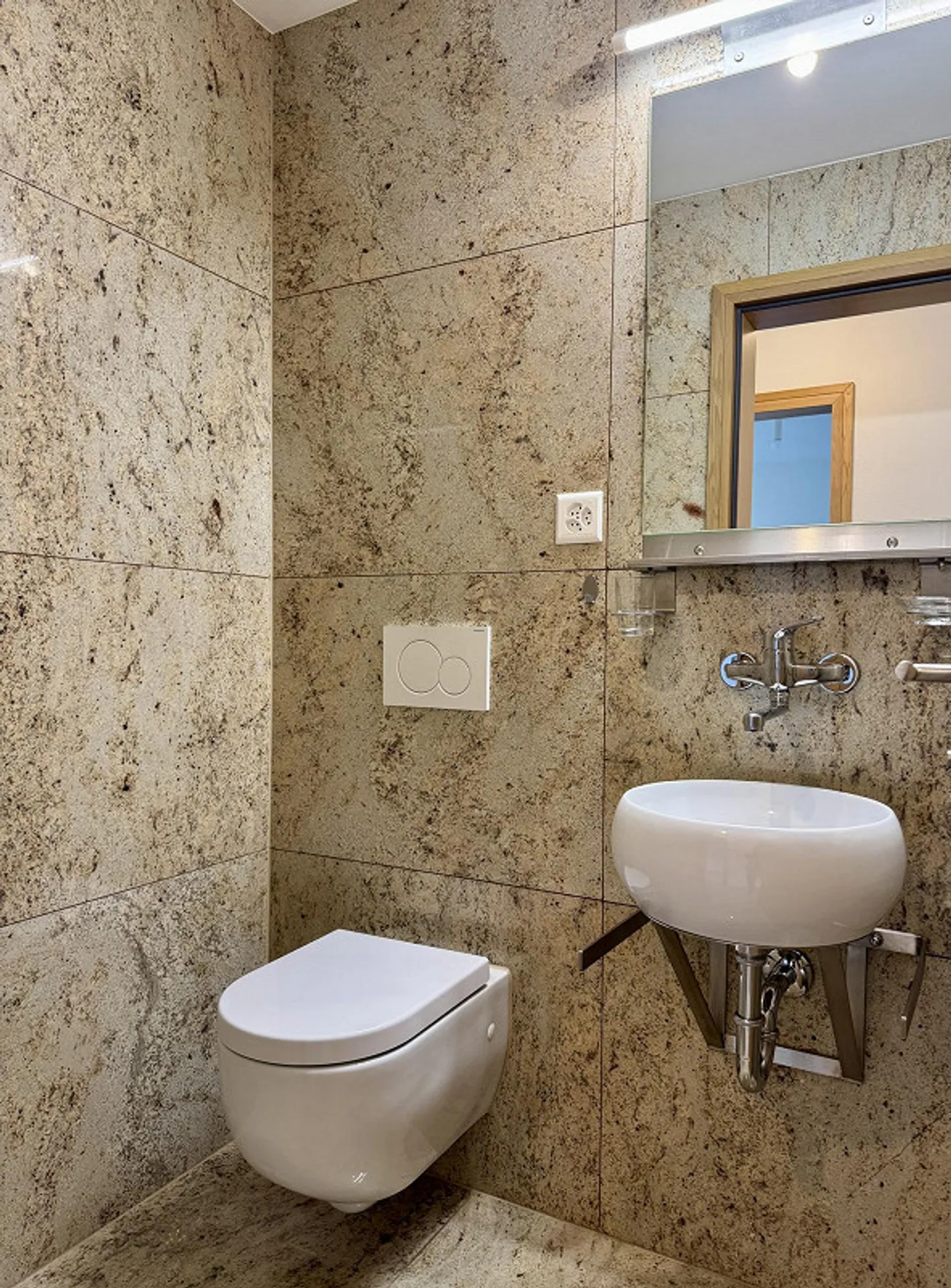 Modern 4.5 room apartment with terrace - Photo 11 of 15