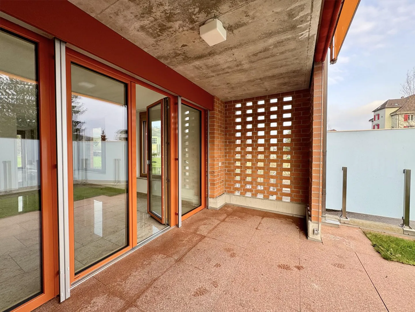 Modern 4.5 room apartment with terrace - Photo 13 of 15