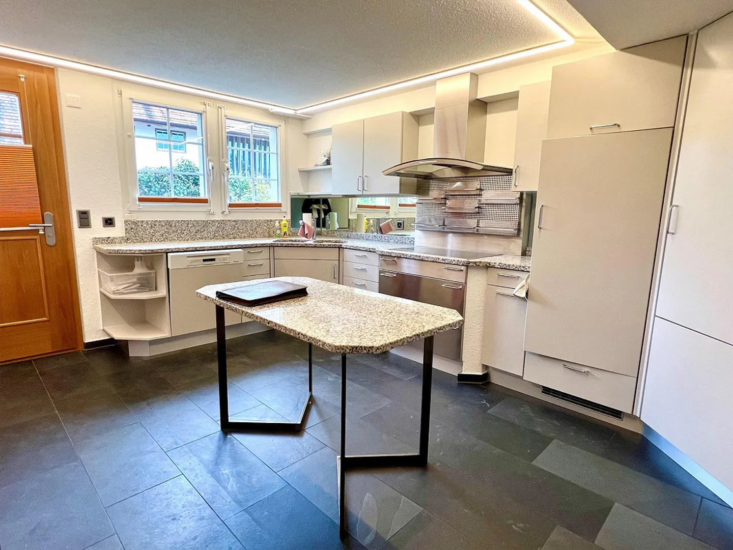 7.5-Zimmer-Hausteil auf 3 Etagen in Winterthur-Seen  hell, gemütlic... - Photo 7 of 11
