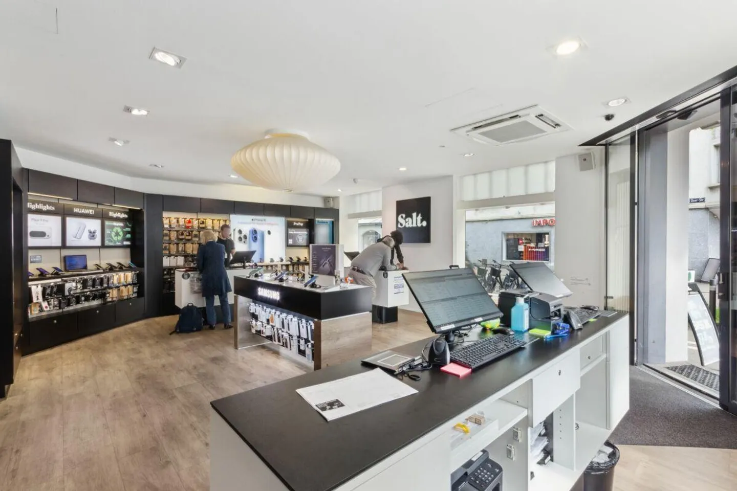 Attractive Retail Space in Prime Location in Oerlikon - Photo 4 of 10