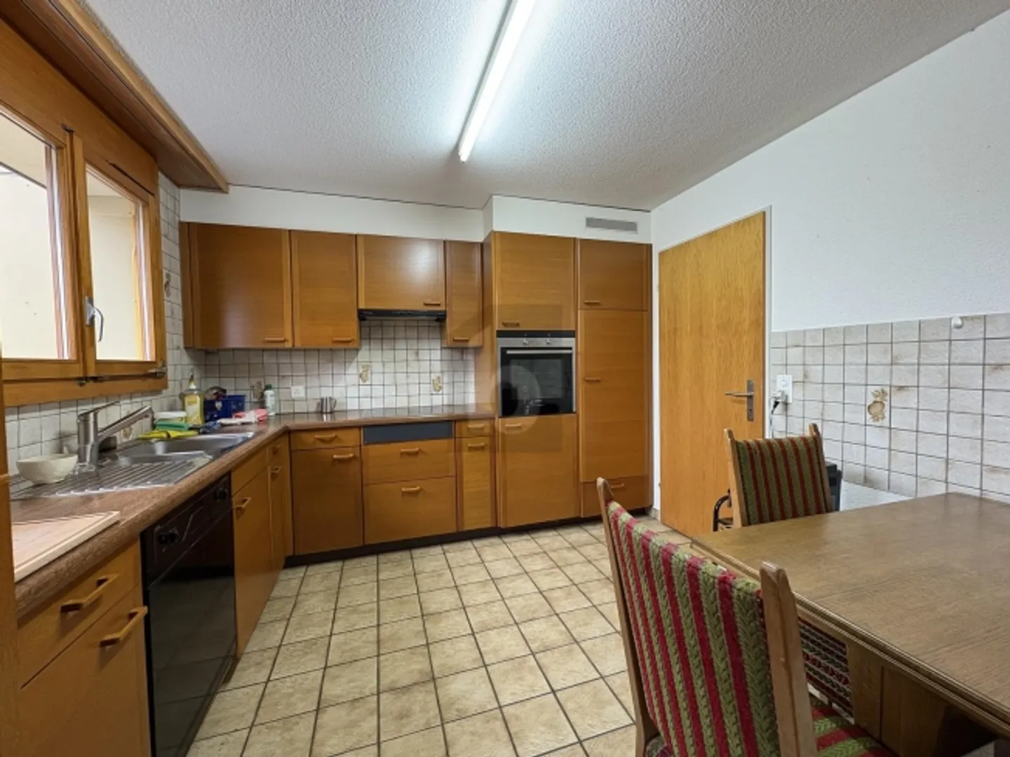 FAMILIENFREUNDLICH MIT GROSSEM SITZPLATZ - Photo 4 sur 6