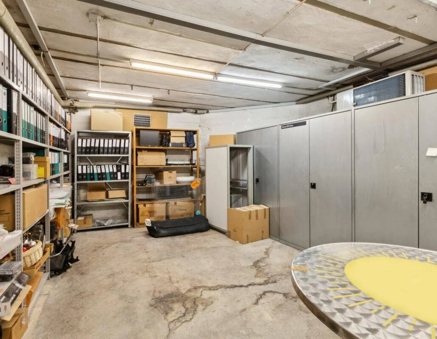 Attractive Retail Space in Prime Location in Oerlikon - Photo 6 of 10