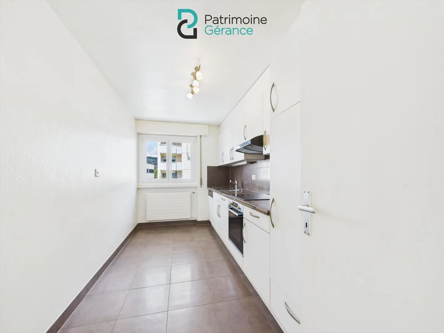 Appartement avec 3,5 pièces et balcon rénové - Photo 2 sur 13