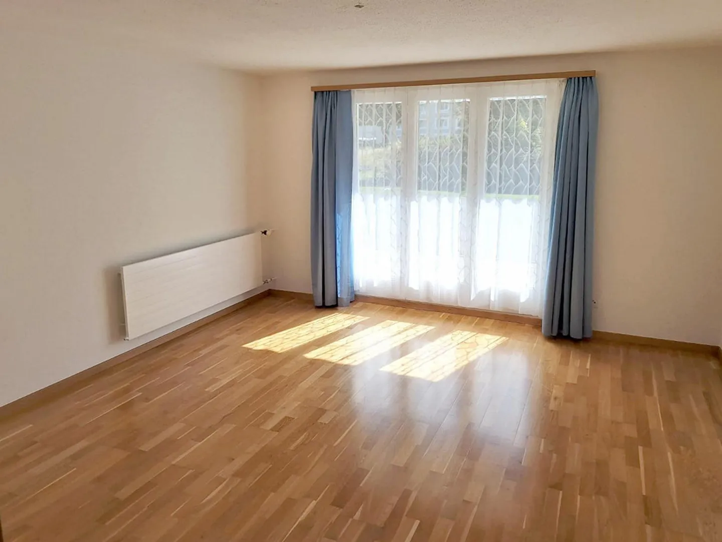 Appartamento al piano terra di 2,5 stanze in posizione soleggiata a Valbella/Lenzerheide - Foto 3 di 12