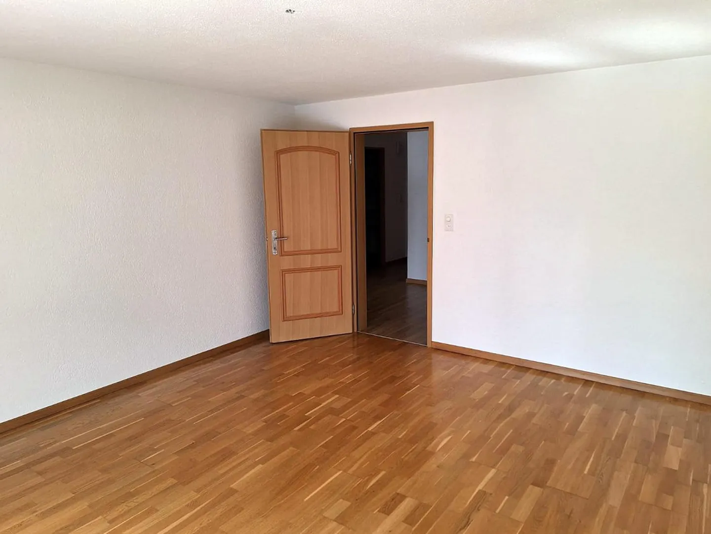 Appartamento al piano terra di 2,5 stanze in posizione soleggiata a Valbella/Lenzerheide - Foto 4 di 12
