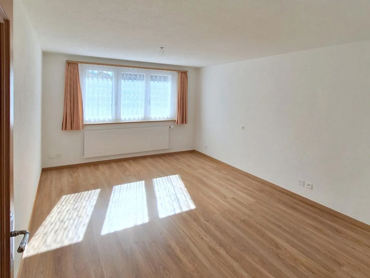 Appartamento al piano terra di 2,5 stanze in posizione soleggiata a Valbella/Lenzerheide - Foto 5 di 12