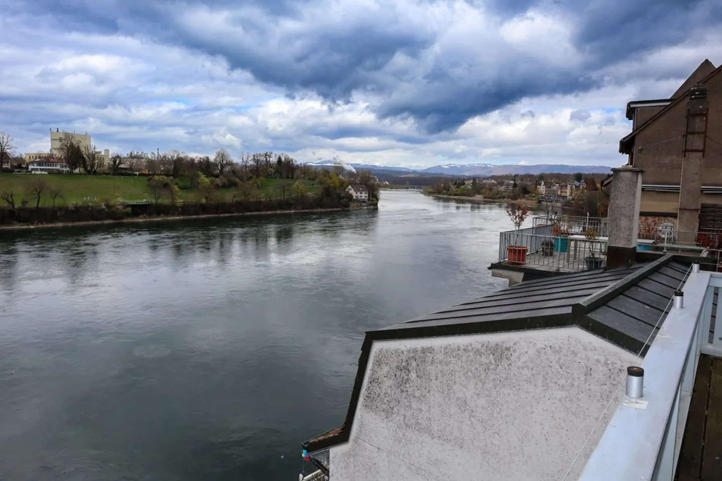 Charming Apartment with River View - Photo 13 of 13