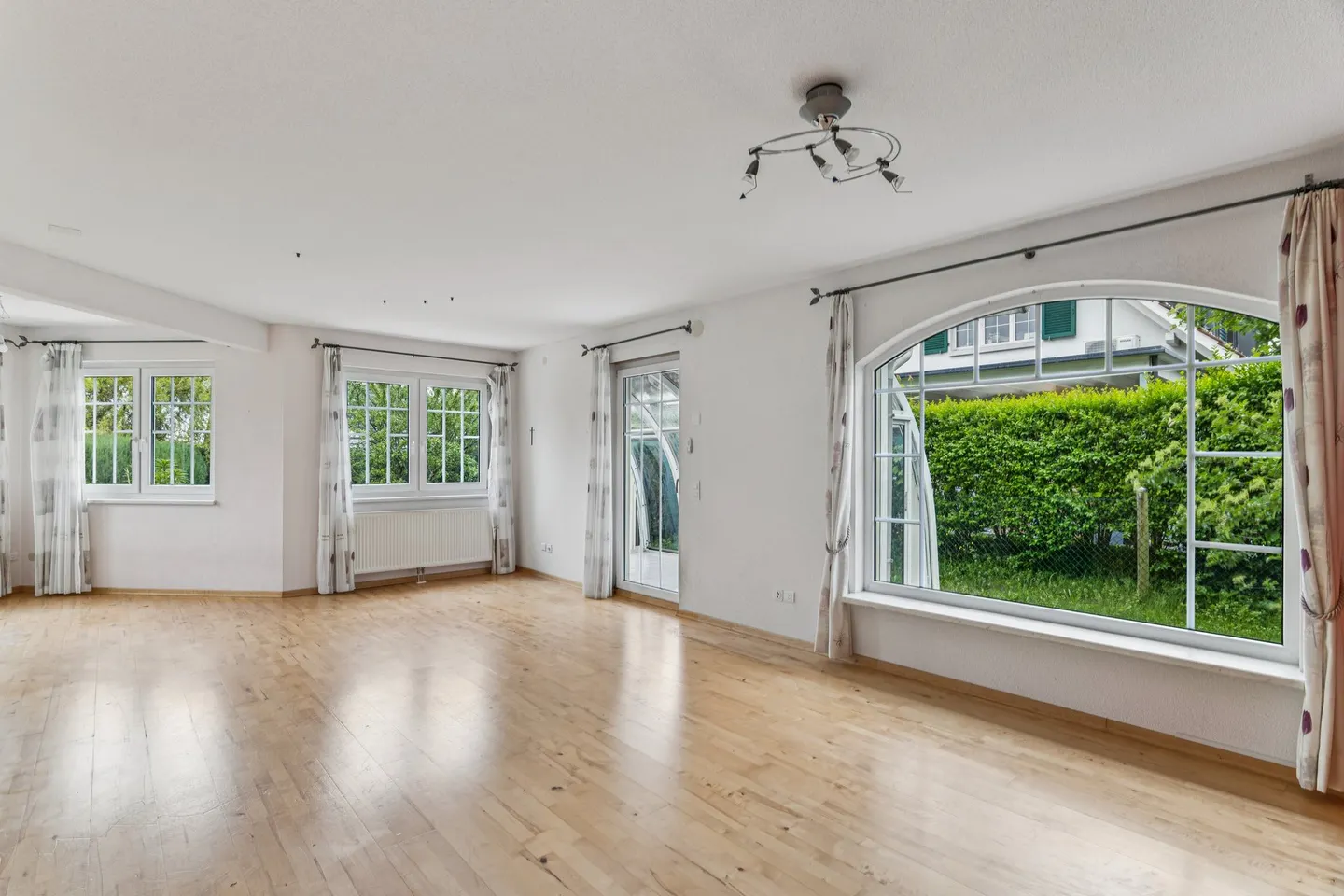 Charming Family Home in Hägendorf - Photo 3 of 13