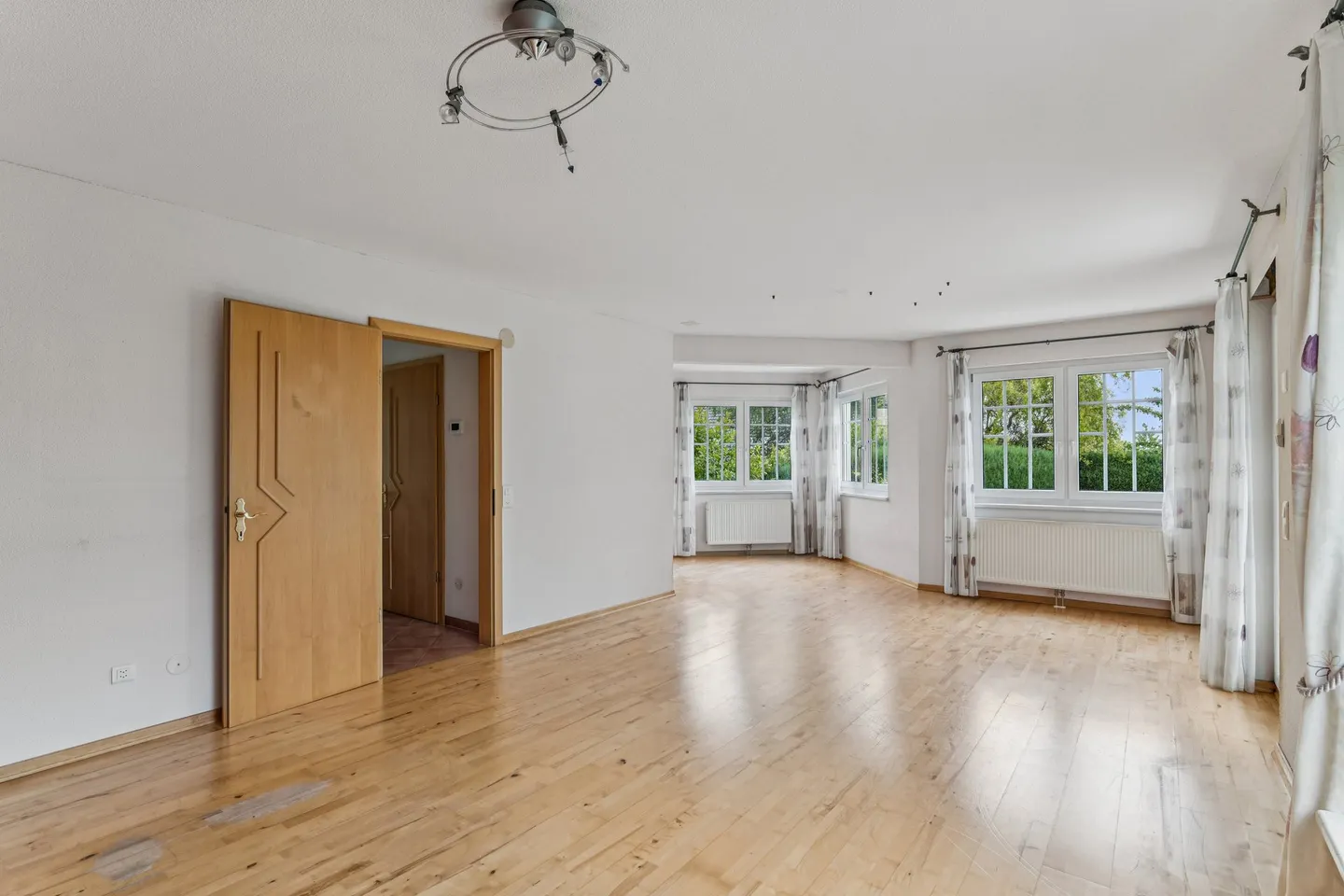 Charming Family Home in Hägendorf - Photo 4 of 13
