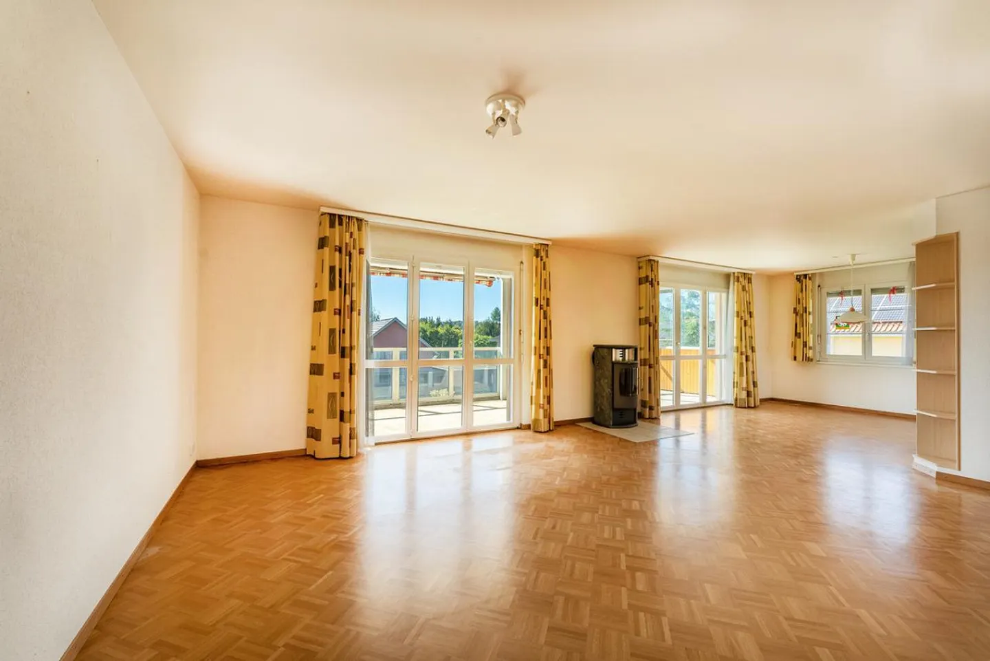 Spacious home with room for your own ideas - Photo 4 of 12
