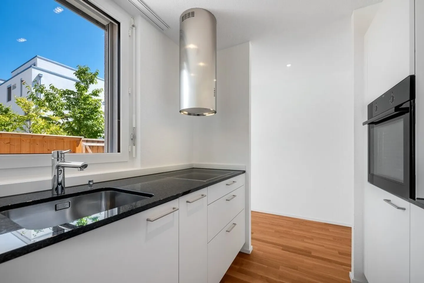 Bonheur de vivre avec espace de sièges et pelouse privée - Photo 4 sur 8