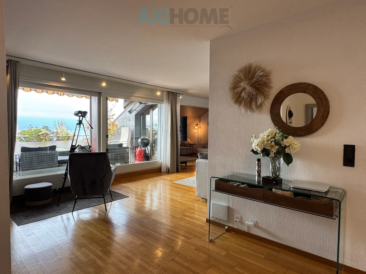 Une adresse privilégiée à Montreux ! 4,5 pièces vue lac avec balcon - Photo 5 sur 16