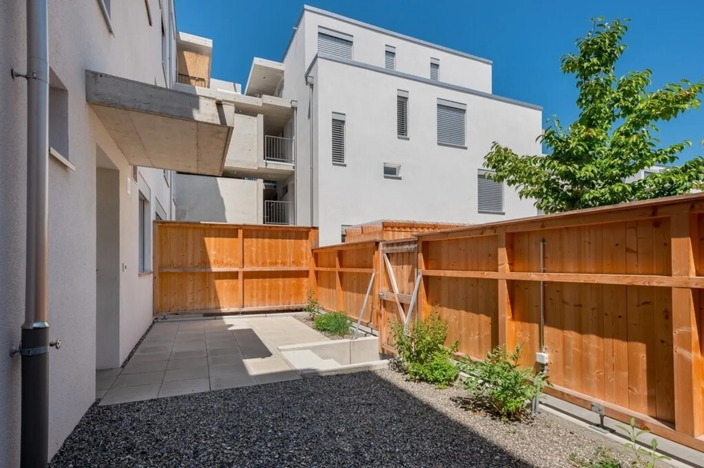 Bonheur de vivre avec espace de sièges et pelouse privée - Photo 8 sur 8