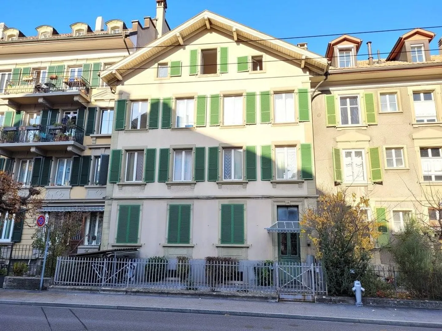 Charmante Dachwohnung mit Balkon - Foto 1 von 8