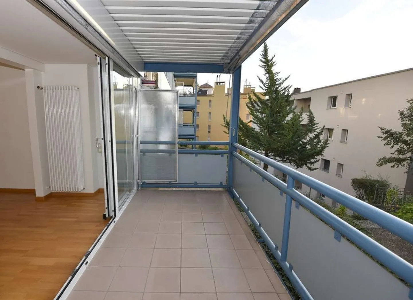 Geräumige Wohnung in einer grünen Gegend - Foto 2 von 9