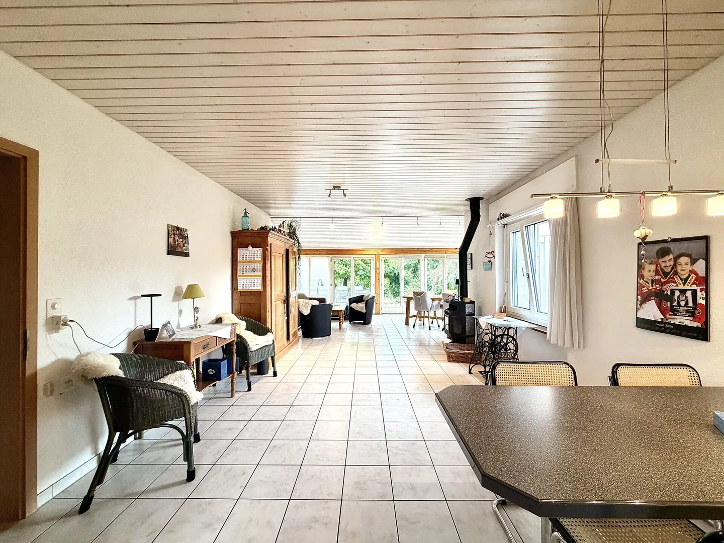 Maison individuelle attrayante avec jardin bien entretenu à Dintikon! - Photo 3 sur 12