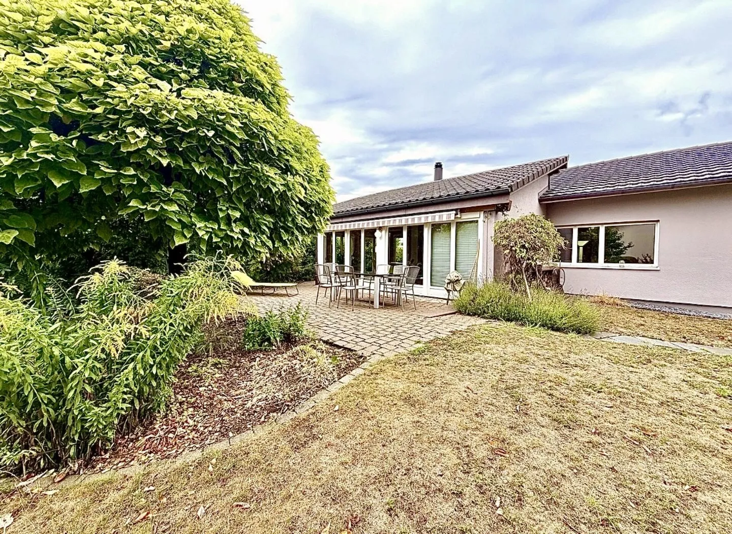 Maison individuelle attrayante avec jardin bien entretenu à Dintikon! - Photo 10 sur 12