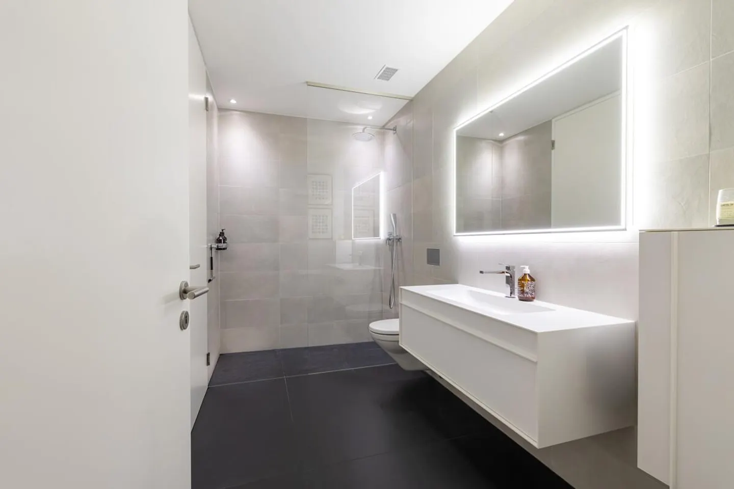 Appartement 3.5 pièces élégant dans The Metropolitans - Photo 6 sur 7