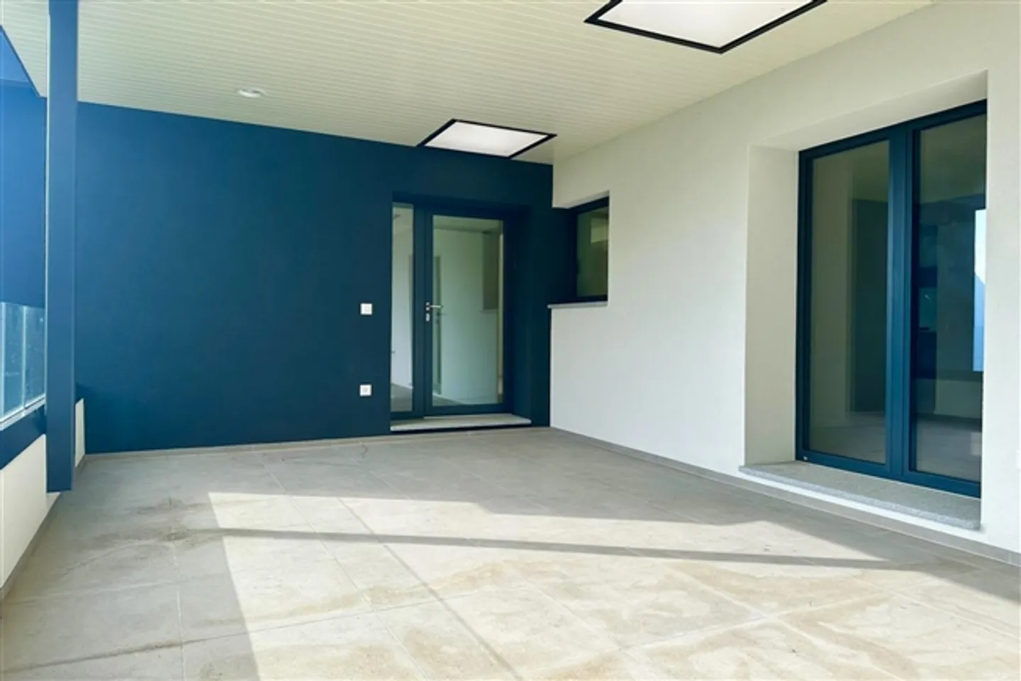 Spacious renovated villa in a quiet residential area - Photo 4 of 17