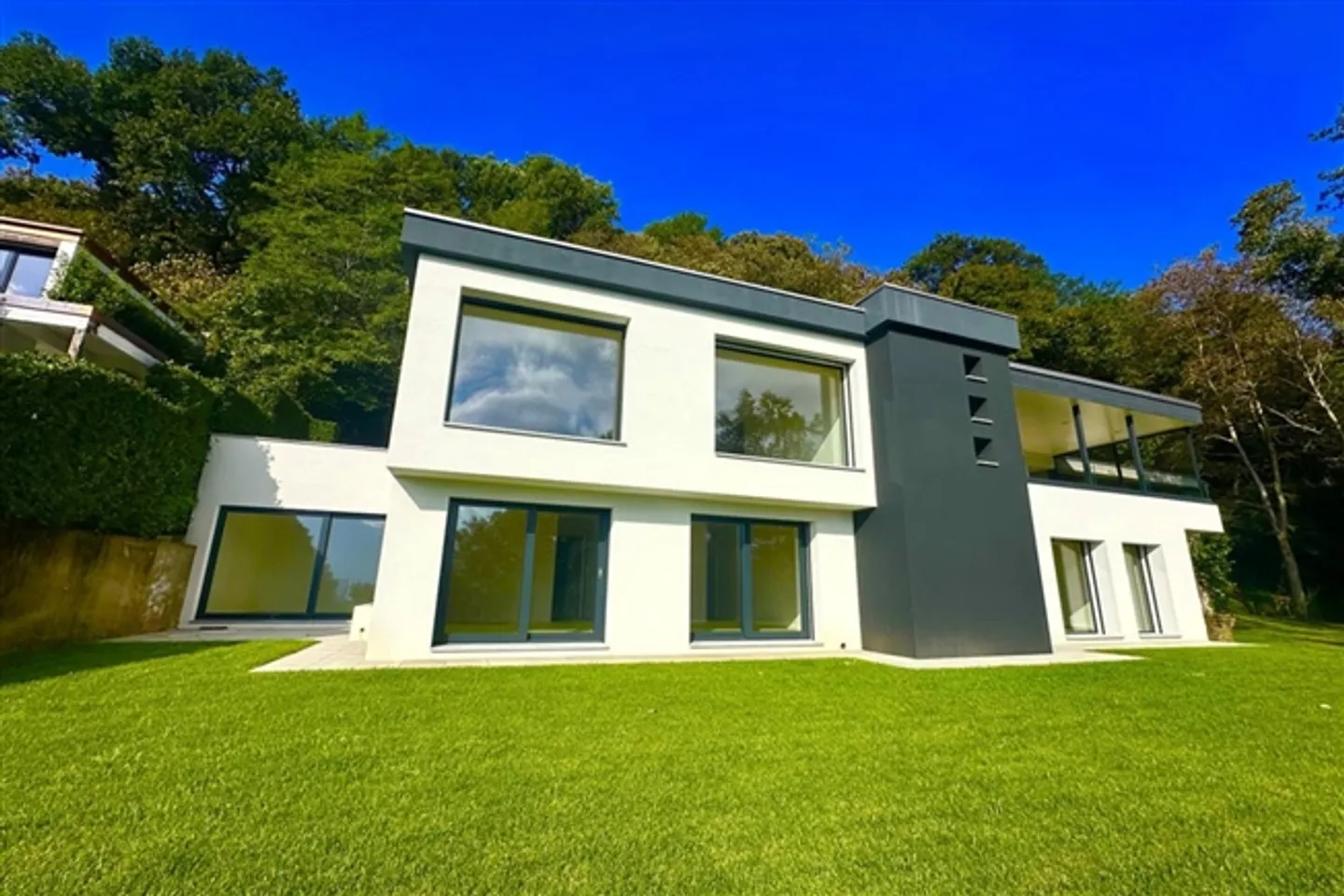 Spacious renovated villa in a quiet residential area - Photo 1 of 17