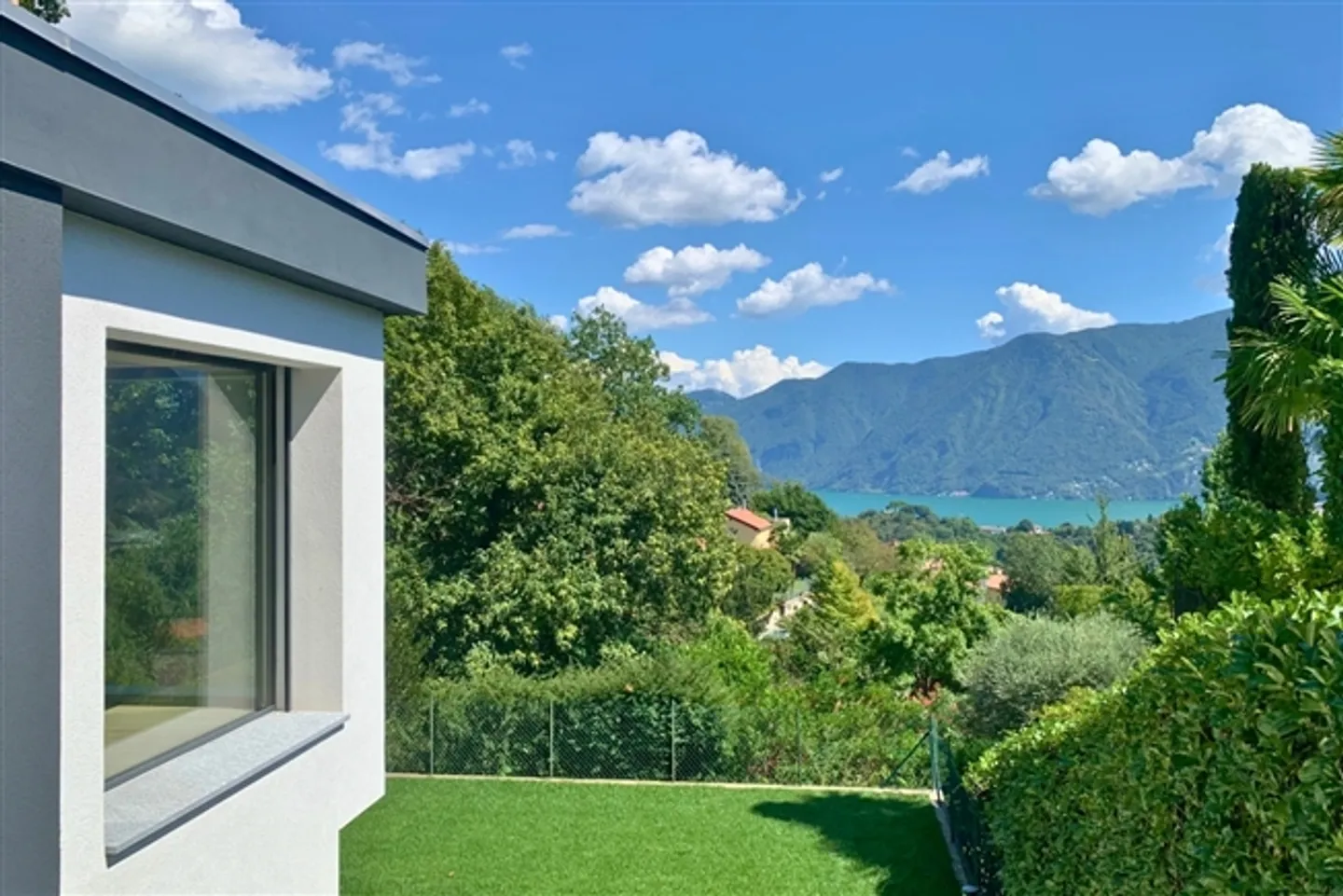 Spacious renovated villa in a quiet residential area - Photo 2 of 17