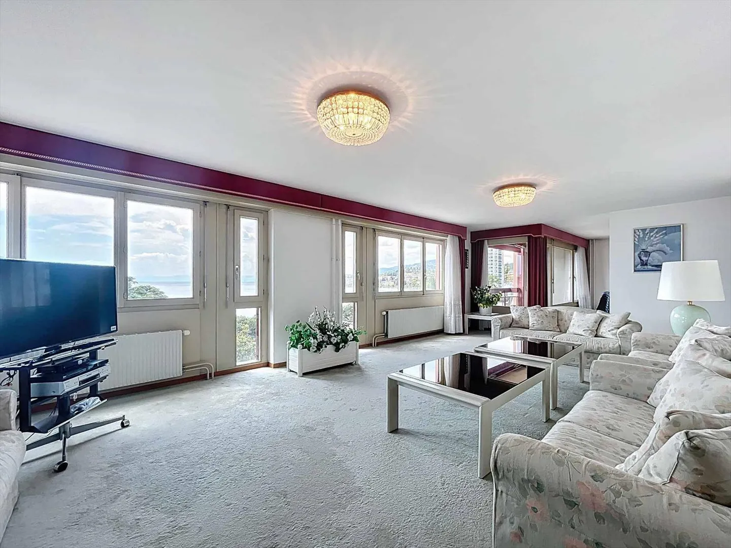 FORT POTENTIEL ! Appartement de 6.5 pièces face aux quais ! - Photo 4 sur 5