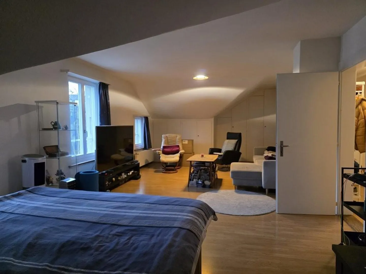 Charmante Dachwohnung mit Balkon - Foto 3 von 8