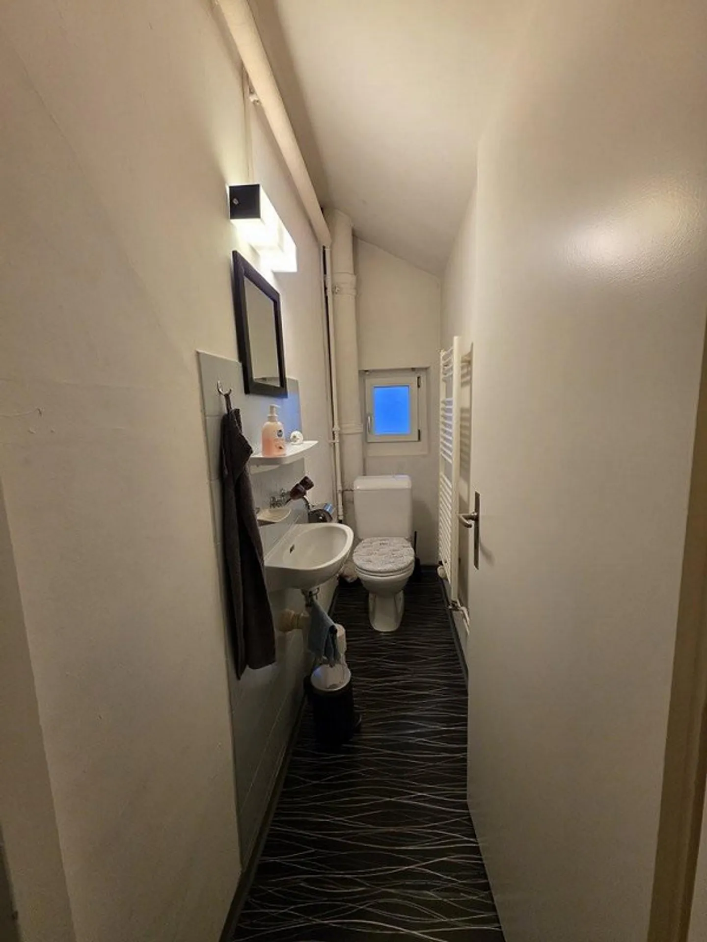 Charmante Dachwohnung mit Balkon - Foto 6 von 8