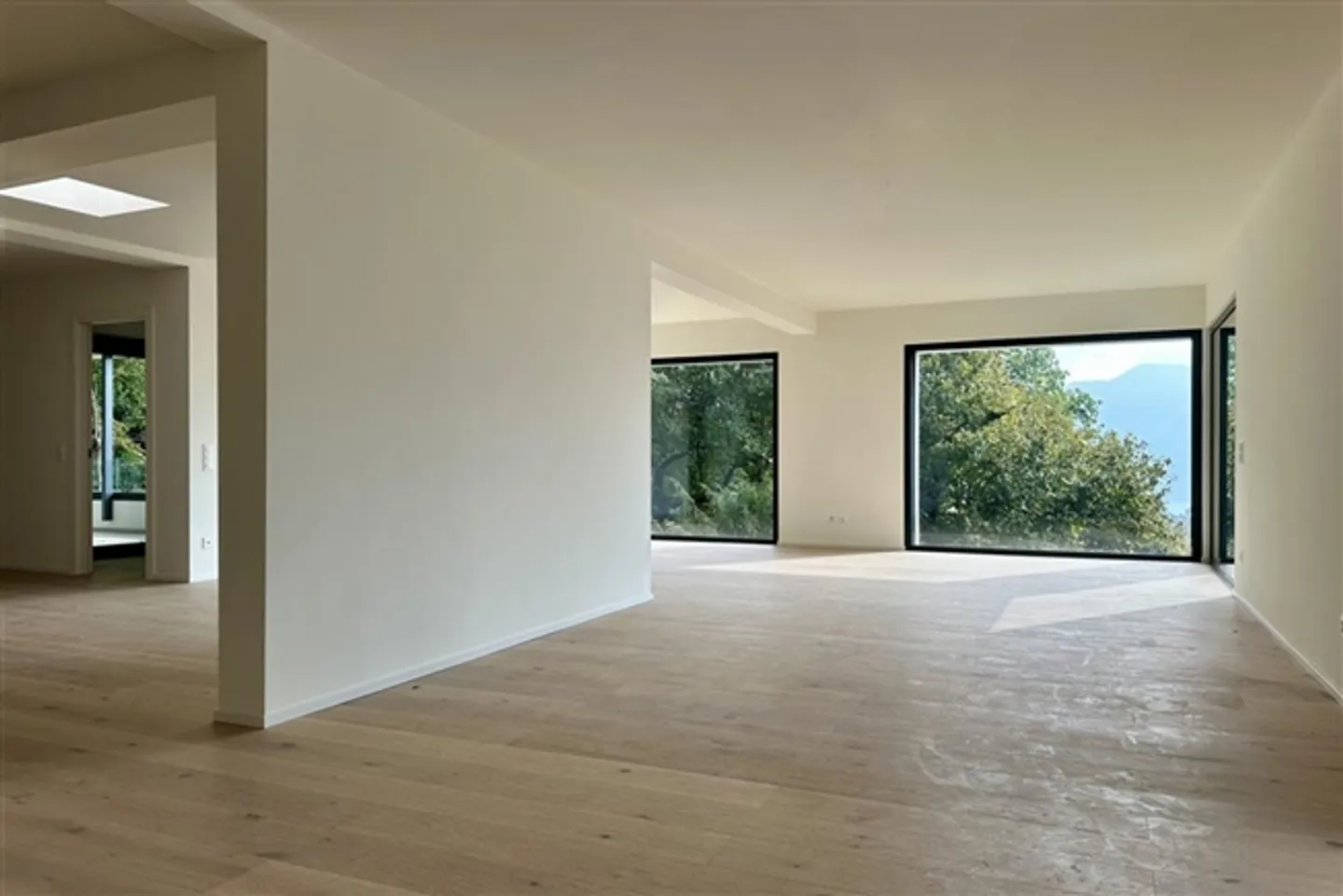 Spacious renovated villa in a quiet residential area - Photo 8 of 17