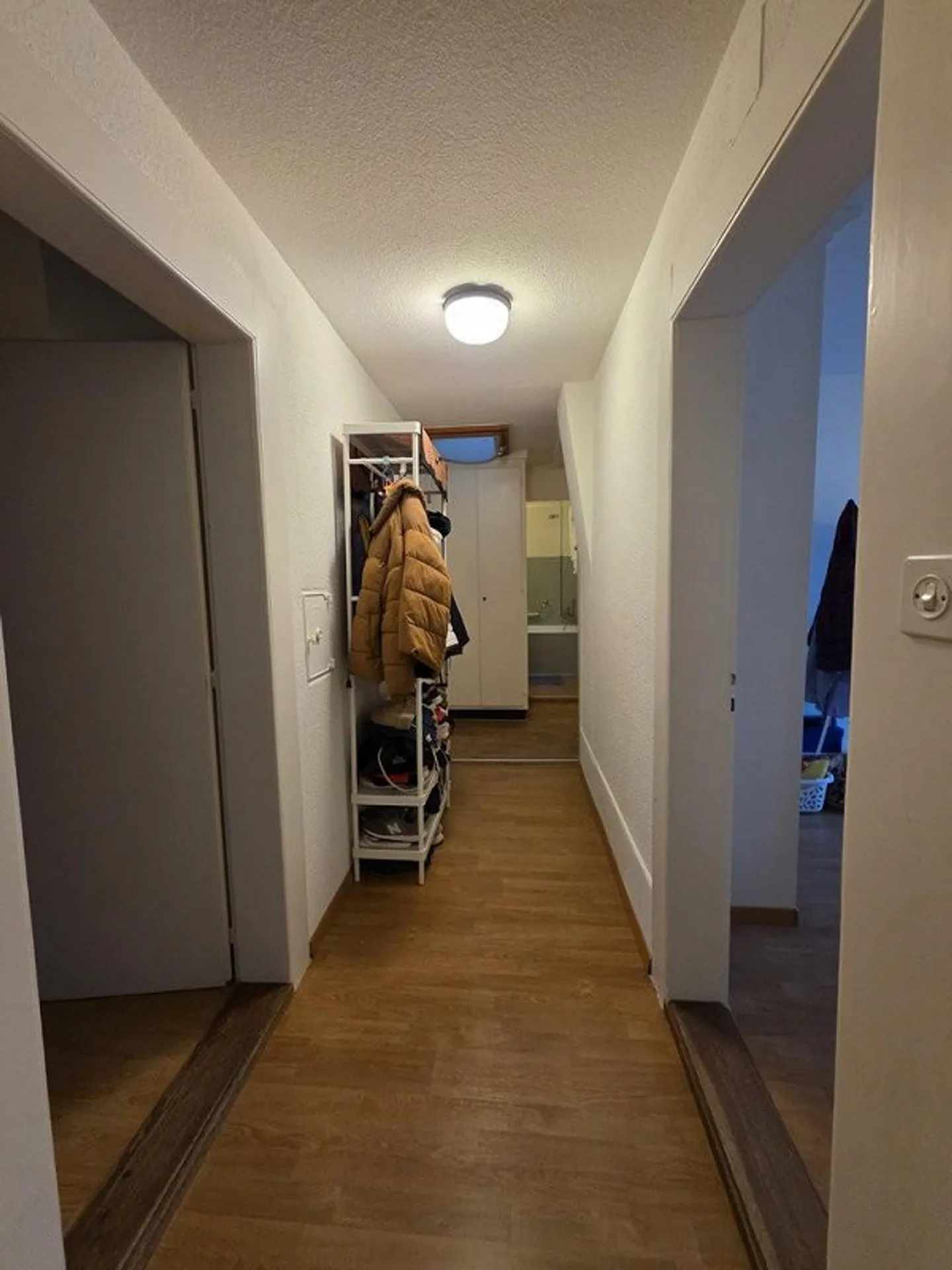 Charmante Dachwohnung mit Balkon - Foto 5 von 8