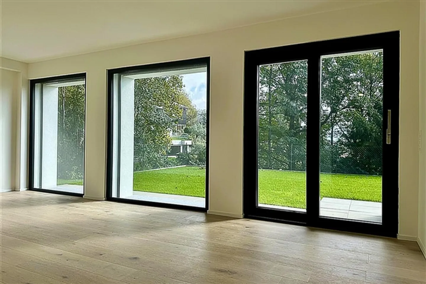 Spacious renovated villa in a quiet residential area - Photo 13 of 17