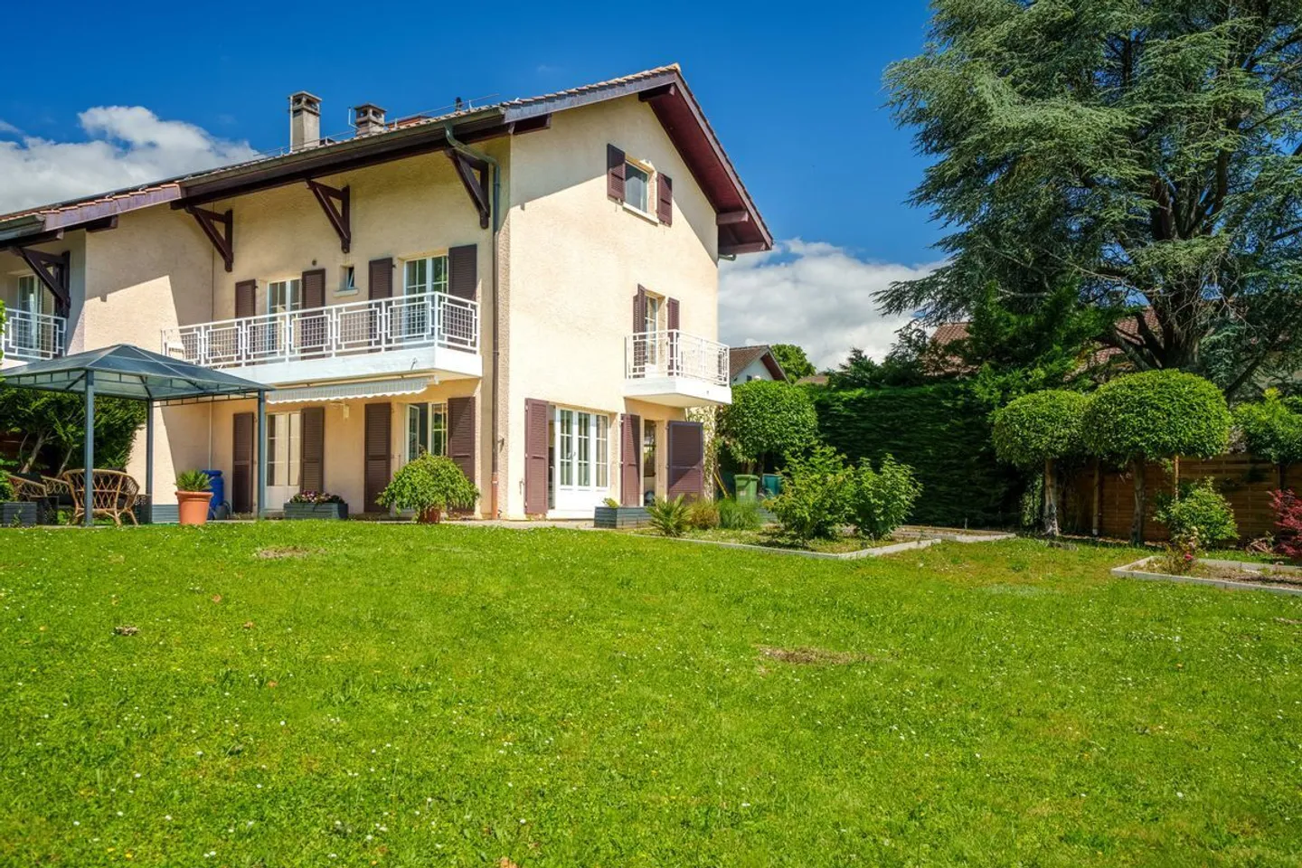 Fascino, comfort e posizione ideale a Terre Sainte - Foto 3 di 13