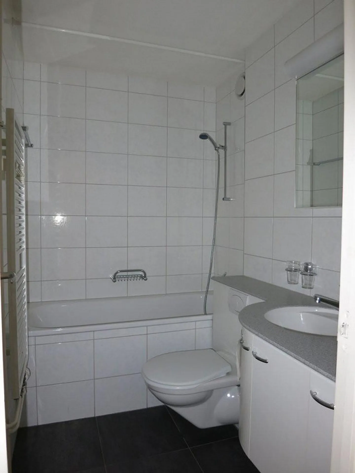 Appartamento tranquillo con 2 camere in posizione centrale - Foto 5 di 8